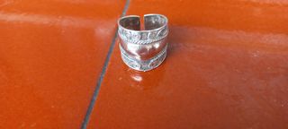 Anillo de plata ajustable con diseño