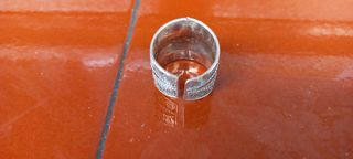 Anillo de plata ajustable con diseño