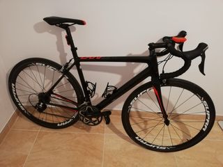 Bicicleta Focus Cayo Carbono Negra Roja