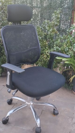 Silla de escritorio ergonómica negra 