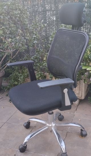 Silla de escritorio ergonómica negra 