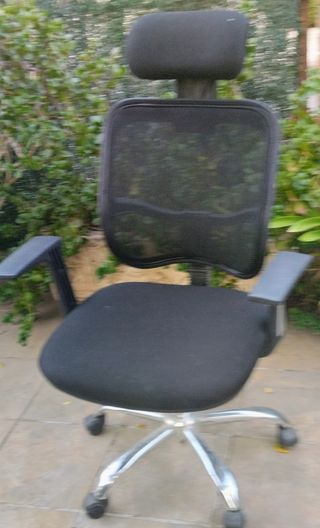 Silla de escritorio ergonómica negra 
