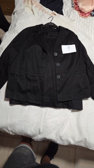 Conjunto Chaqueta Negra Mujer y falda.
