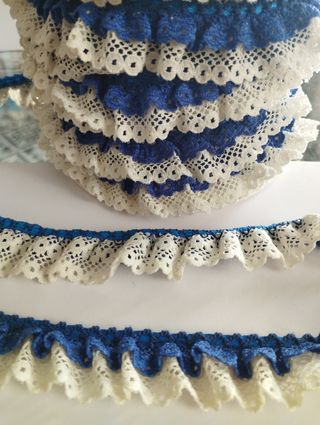 Punta fruncida marfil y azul