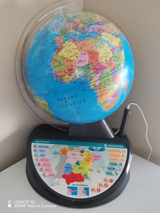Globo terráqueo digital Clementoni sin uso