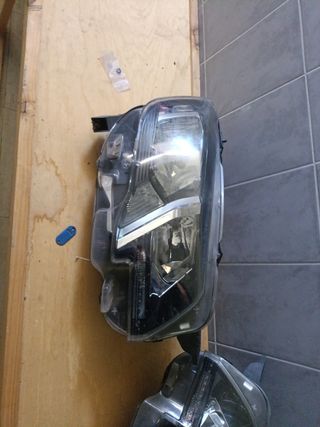 Faros Peugeot Rifter 9816826980/9816826880