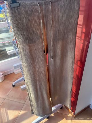 Pantalón fluido Zara beige