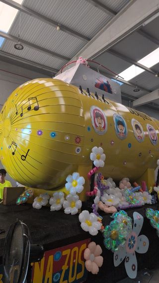 Carroza submarino amarillo Beatles 
