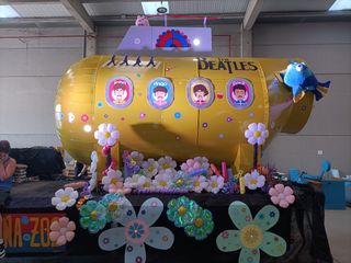 Carroza submarino amarillo Beatles 