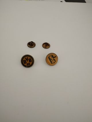 Insignias Borussia Dortmund y FC Schalke 04
