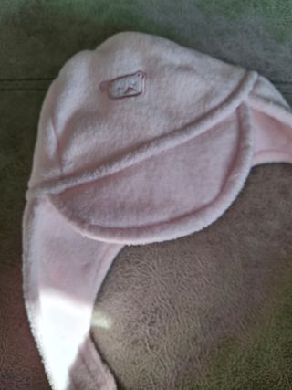 Gorro de bebé rosa con osito
