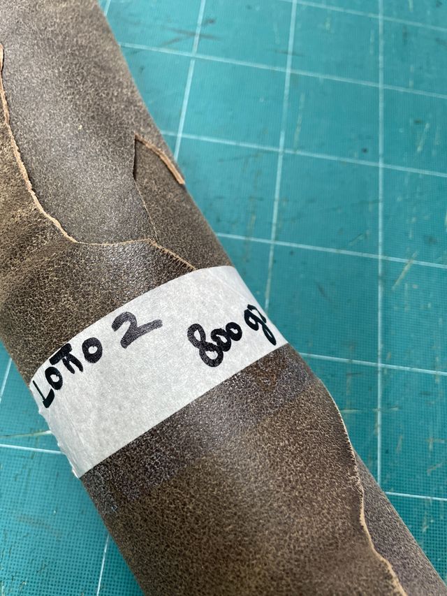 Ritagli pelle marrone