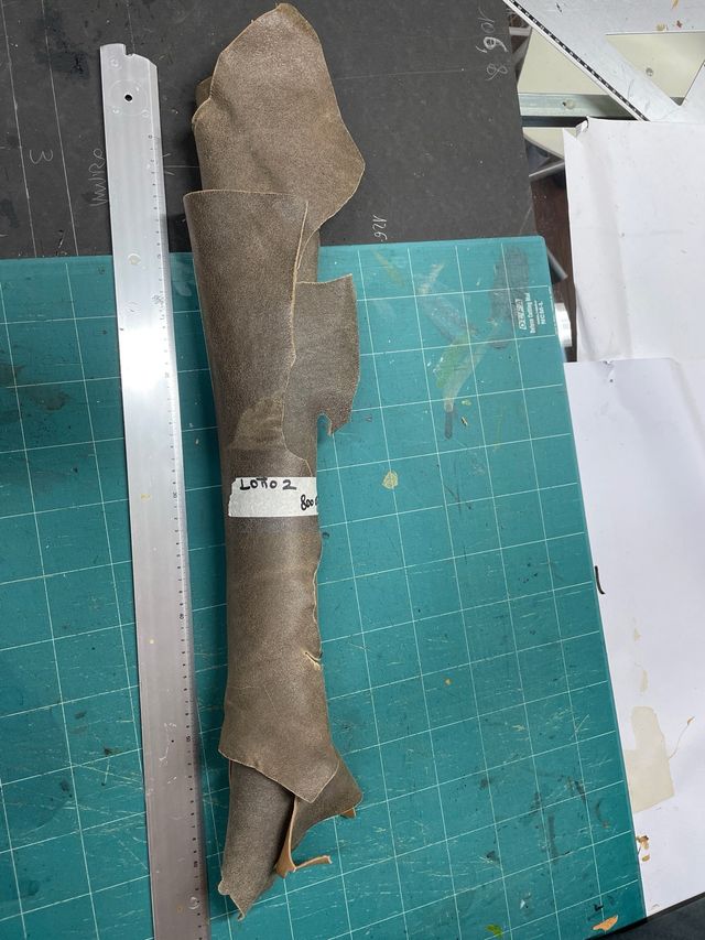 Ritagli pelle marrone