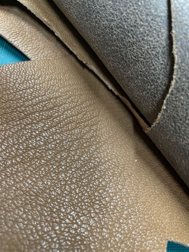 Ritagli pelle marrone