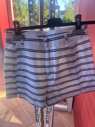 Pantalón corto Zara blanco a rayas