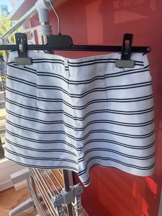Pantalón corto Zara blanco a rayas