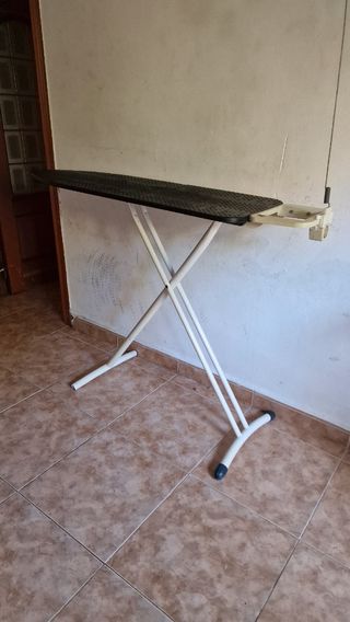 Mesa de planchar plegable