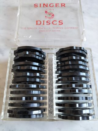 Set di 26 dischi Antique Singer Vintage Box