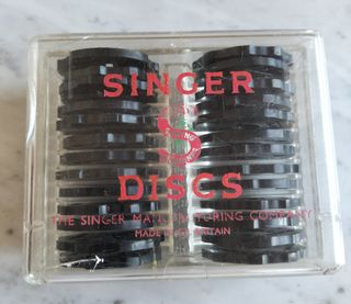 Set di 26 dischi Antique Singer Vintage Box