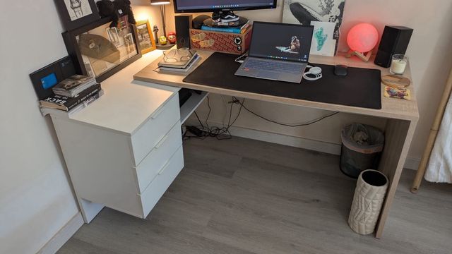 Escritorio moderno madera y blanco