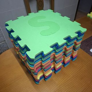 Suelo puzzle infantil colores