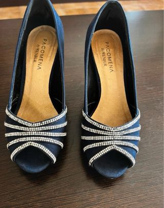 Zapatos de salón azul marino con pedrería