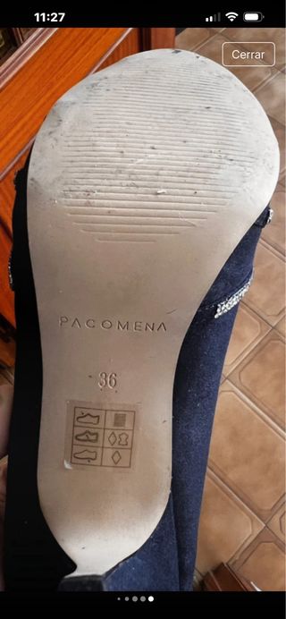 Zapatos de salón azul marino con pedrería