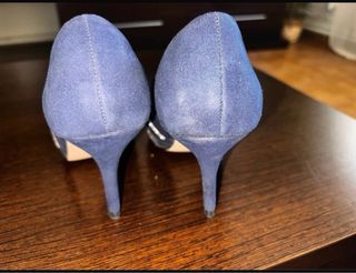 Zapatos de salón azul marino con pedrería