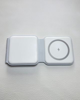 Base Carga Inalámbrica iPhone+Watch -No original-