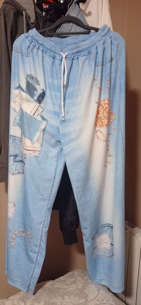 Pantalones efecto vaquero anchos con parches