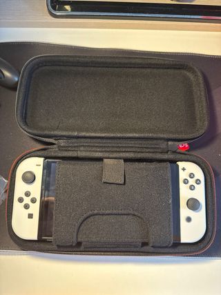 Nintendo Switch OLED bianco + confezione