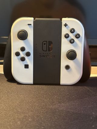 Nintendo Switch OLED bianco + confezione