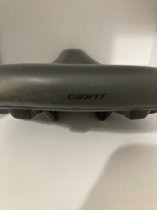 Sillín Romero Negro GIANT