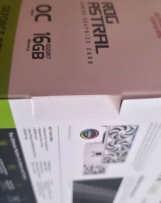 Rtx 5080 Asus Rog Astral OC Blanca nueva y sellada
