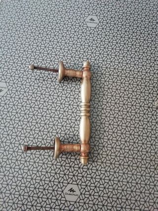 Asa de bronce antigua para puertas de madera