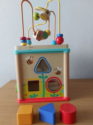 Gioco in legno cubo attività