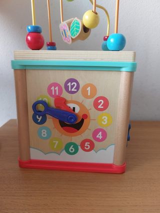Gioco in legno cubo attività