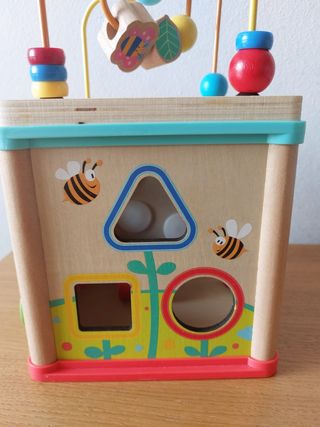 Gioco in legno cubo attività