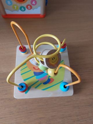 Gioco in legno cubo attività