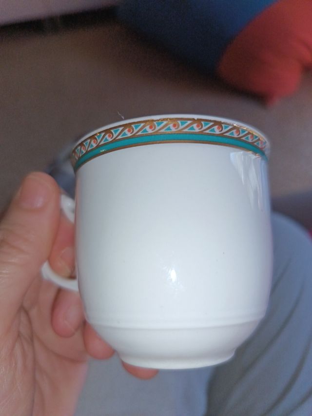 Juego café / té porcelana con ocho tazas y platos.
