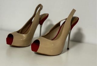Zapatos de tacón Zara beige y rojo talla 38