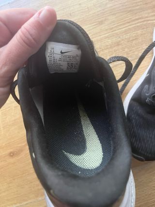 Zapatillas Nike Zoom Winflo Negras y Doradas