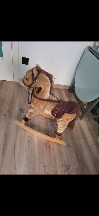 Caballo Mecedora con movimiento de boca y sonido 