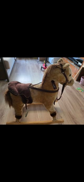 Caballo Mecedora con movimiento de boca y sonido 