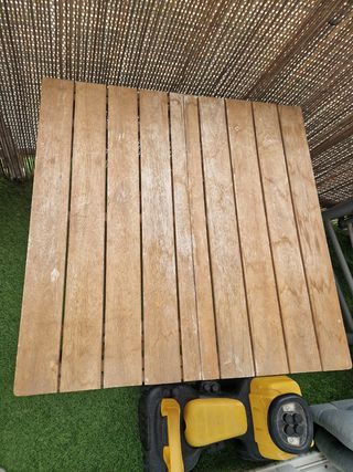 Mesa y sillas para exterior