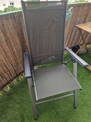 Mesa y sillas para exterior