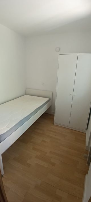 Cama individual IKEA con colchón