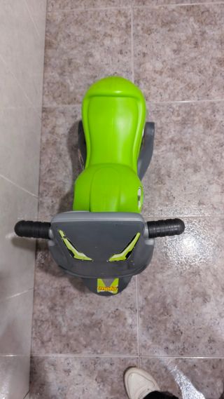Moto de niño verde