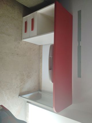 Mesa de escritorio (tambien tiene un cristal)