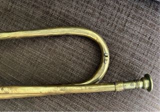 Trompeta antigua de latón